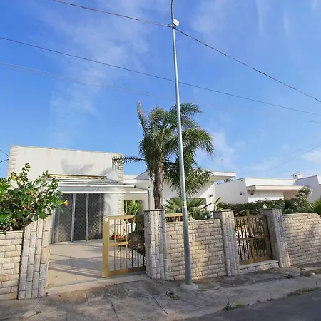 Casa Lucrezio 게스트하우스 *